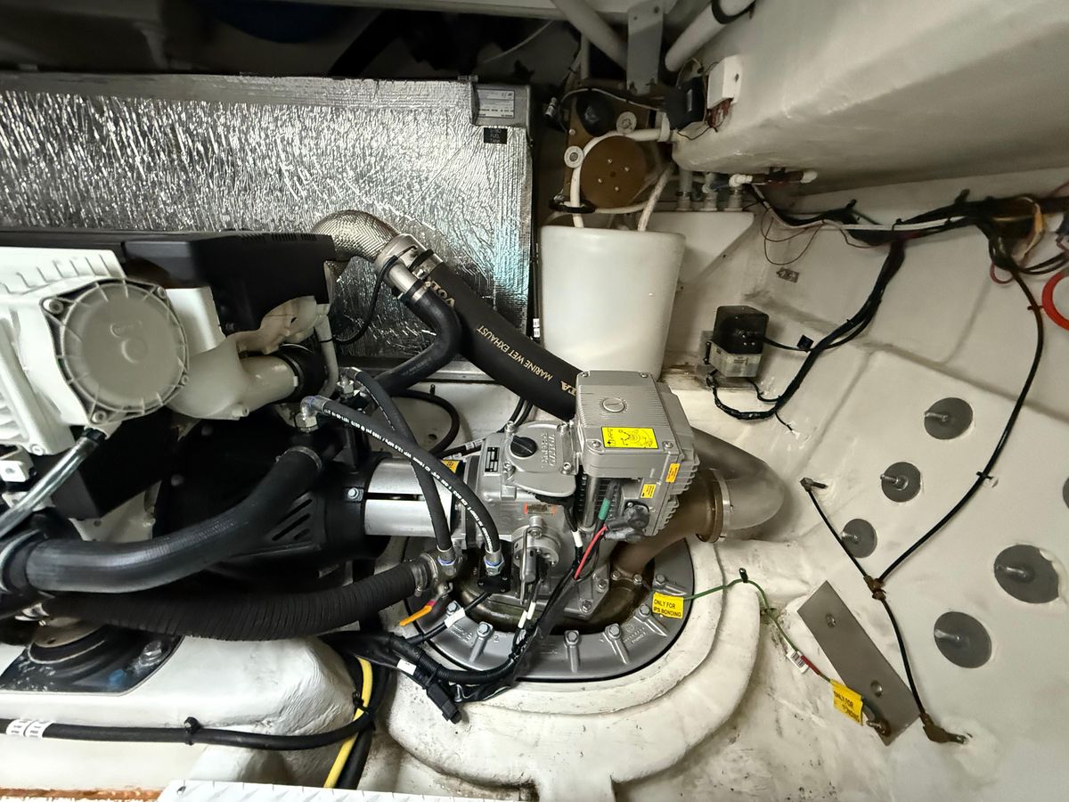 2018 Cruisers Yachts 43 