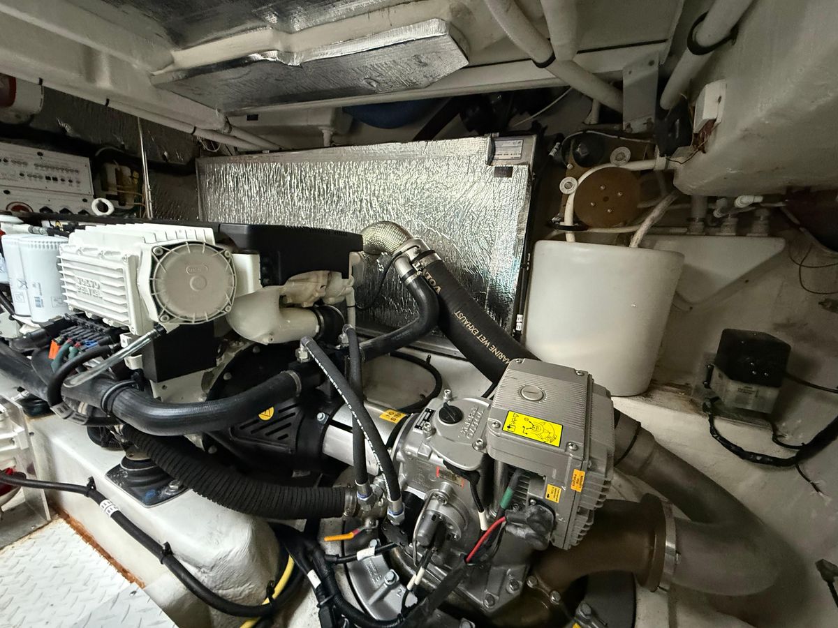 2018 Cruisers Yachts 43 