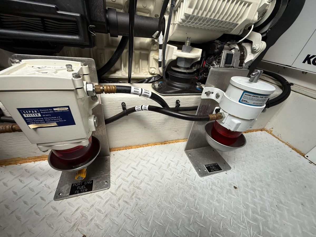 2018 Cruisers Yachts 43 