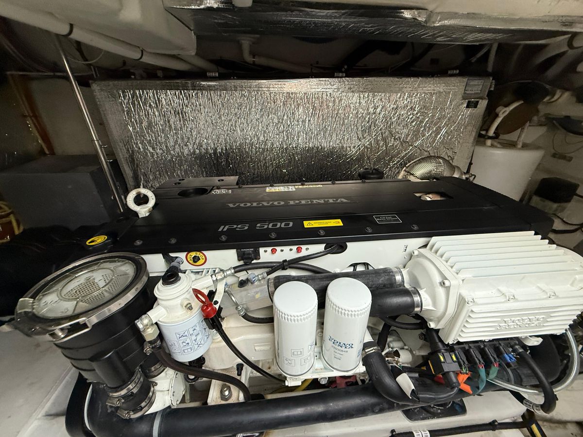 2018 Cruisers Yachts 43 