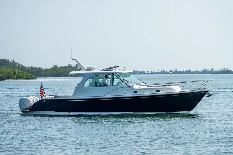 Renie Vee Yacht Photos Pics 