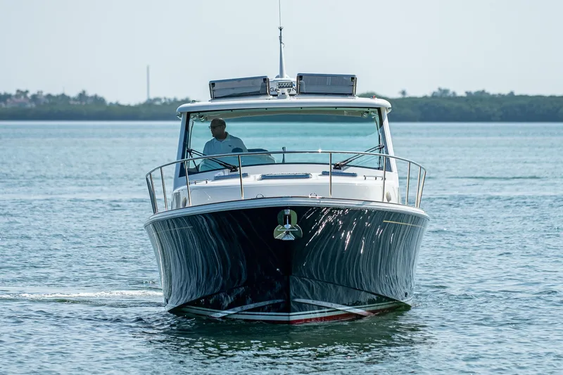Renie Vee Yacht Photos Pics 
