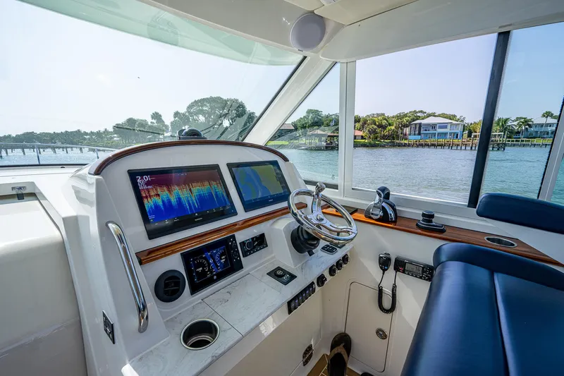 Renie Vee Yacht Photos Pics 