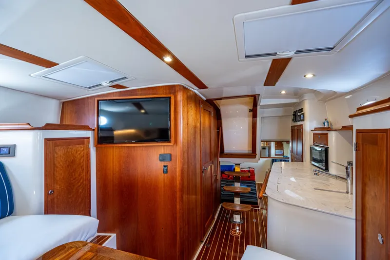 Renie Vee Yacht Photos Pics 