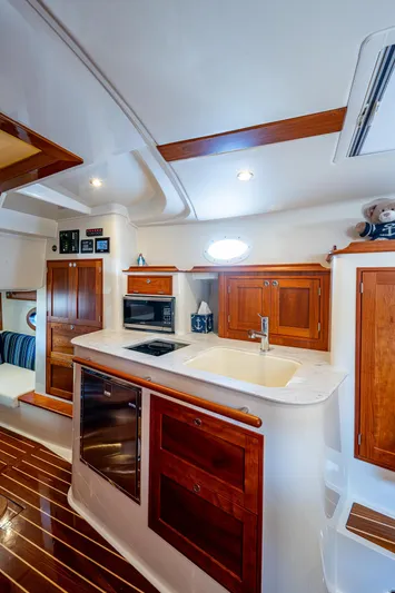 Renie Vee Yacht Photos Pics 