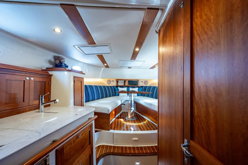 Renie Vee Yacht Photos Pics 