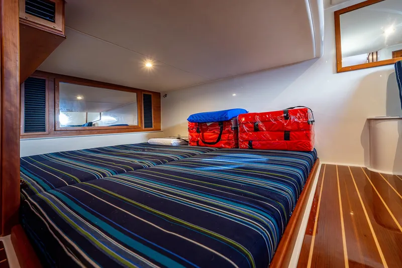 Renie Vee Yacht Photos Pics 