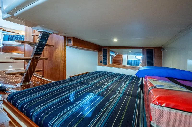 Renie Vee Yacht Photos Pics 