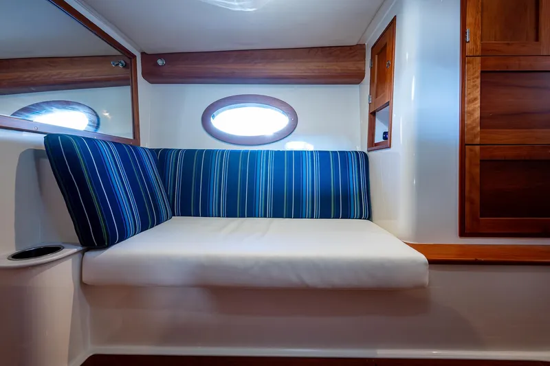 Renie Vee Yacht Photos Pics 