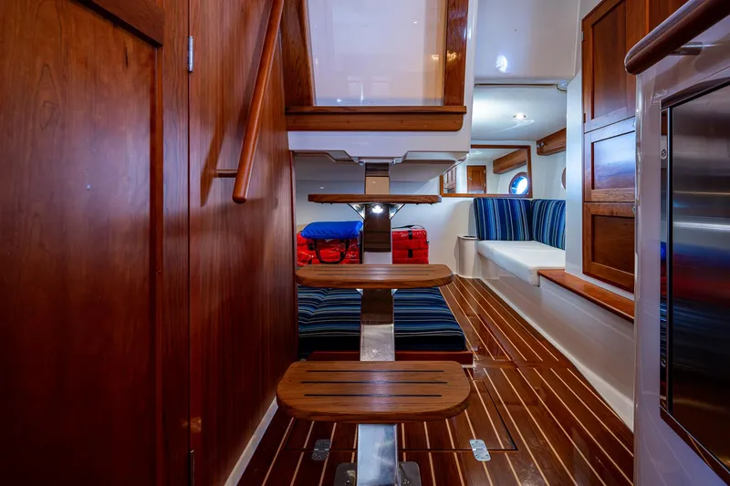 Renie Vee Yacht Photos Pics 