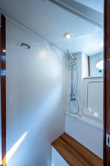 Renie Vee Yacht Photos Pics 