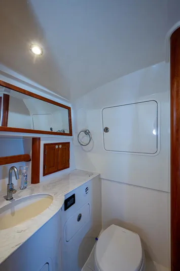 Renie Vee Yacht Photos Pics 