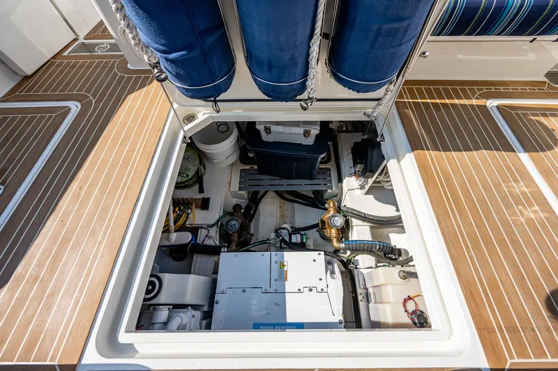 Renie Vee Yacht Photos Pics 