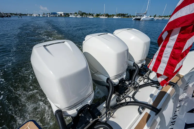 Renie Vee Yacht Photos Pics 