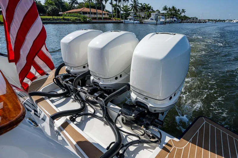 Renie Vee Yacht Photos Pics 