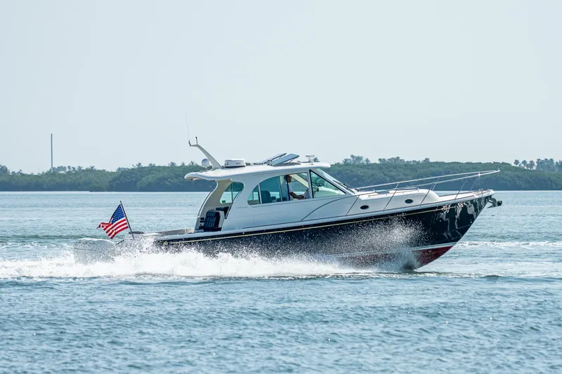 Renie Vee Yacht Photos Pics 