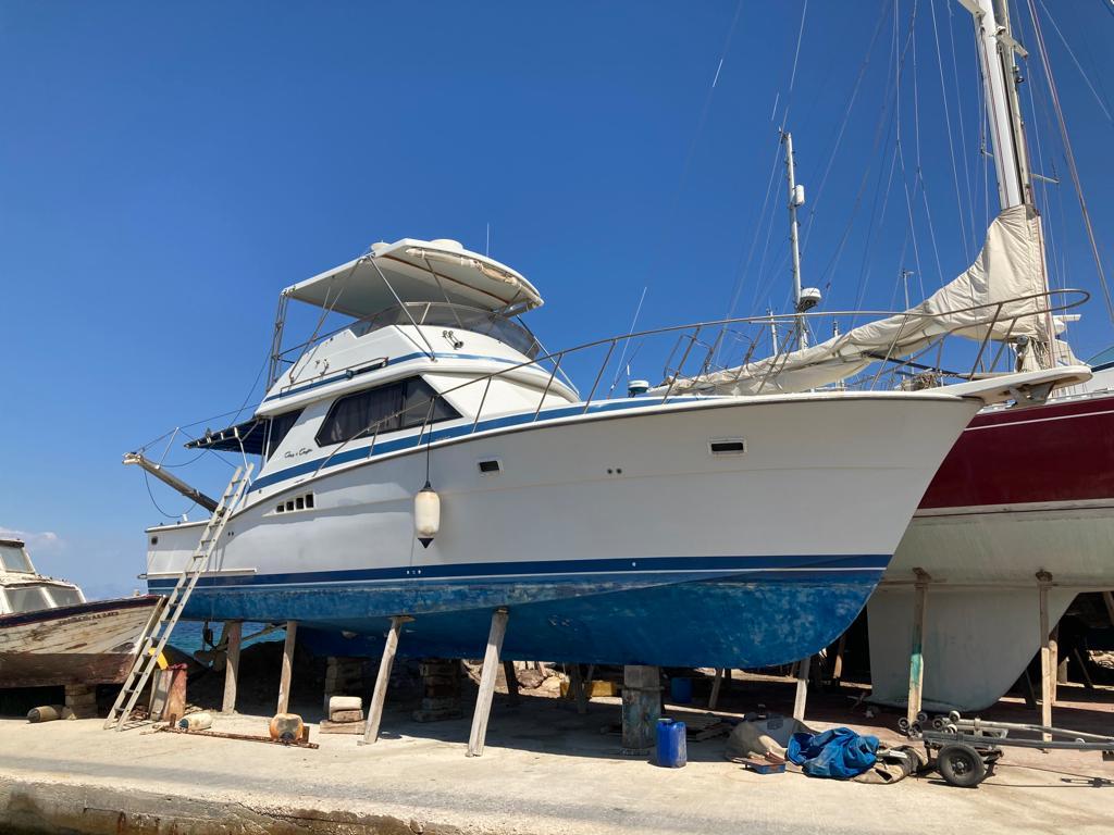 Used 1989 Chris-Craft Commander 422 | Youboat