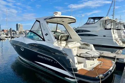 Monterey 335 Sport Yacht