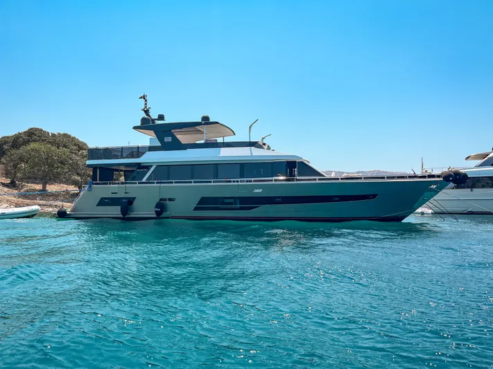 Saadet Sultan Yacht Photos Pics 