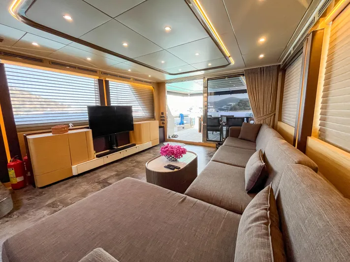 Saadet Sultan Yacht Photos Pics 