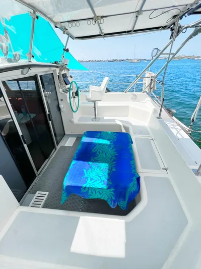 Majestic Yacht Photos Pics 1999 St Francis 44 MKII yacht deck with vibrant blue towel, ocean view.