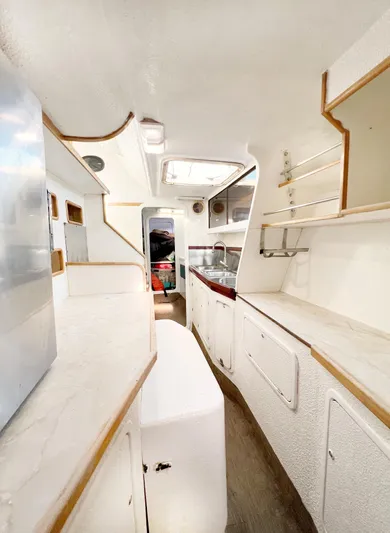 Majestic Yacht Photos Pics Interior of 1999 St Francis 44 MKII yacht, featuring a spacious, modern kitchen area.