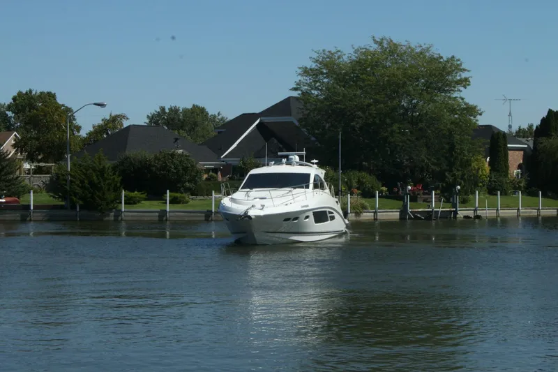  Yacht Photos Pics Sea Ray 510 Sundancer 2014 yacht cruising near residential waterfront homes.