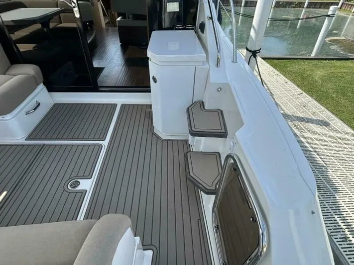  Yacht Photos Pics 2014 Sea Ray 510 Sundancer yacht deck with seating and storage compartments.