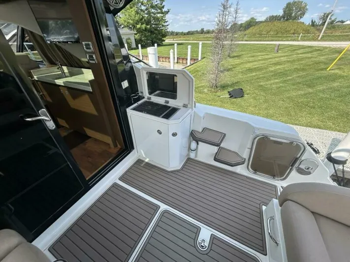  Yacht Photos Pics 2014 Sea Ray 510 Sundancer yacht deck with outdoor kitchen and seating area.