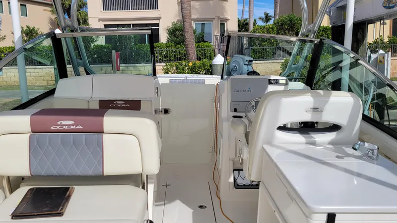  Yacht Photos Pics View Looking Forward