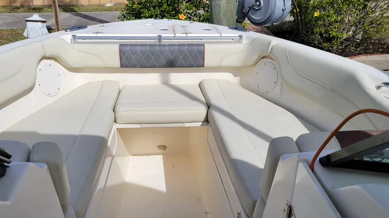  Yacht Photos Pics View of Bow Lounge Area