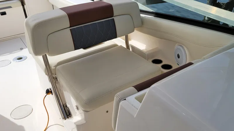  Yacht Photos Pics Companion Seating Upright