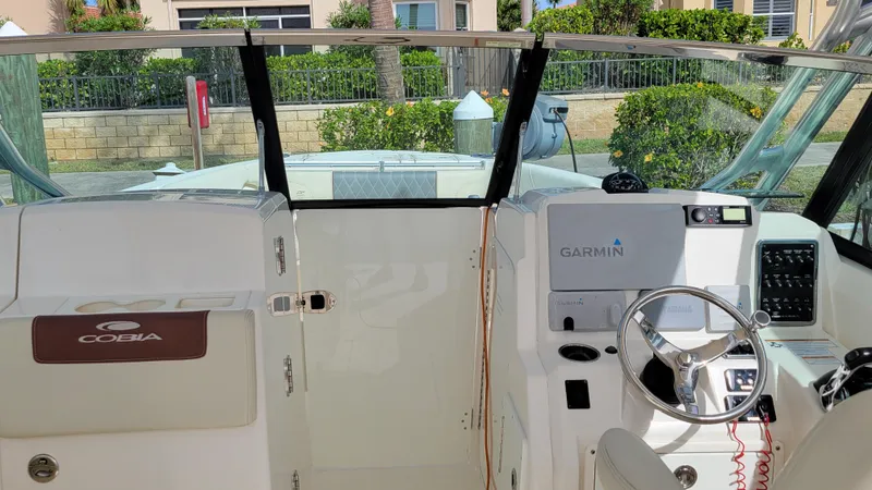  Yacht Photos Pics Bow Access Door and Windscreen Closed