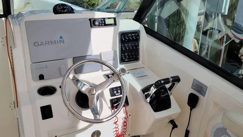  Yacht Photos Pics Helm Instruments W  / Covers