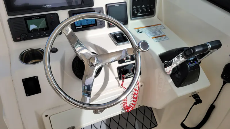  Yacht Photos Pics View of Helm