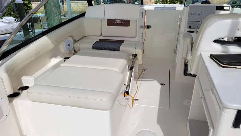  Yacht Photos Pics Companion Seating in Lounge Position