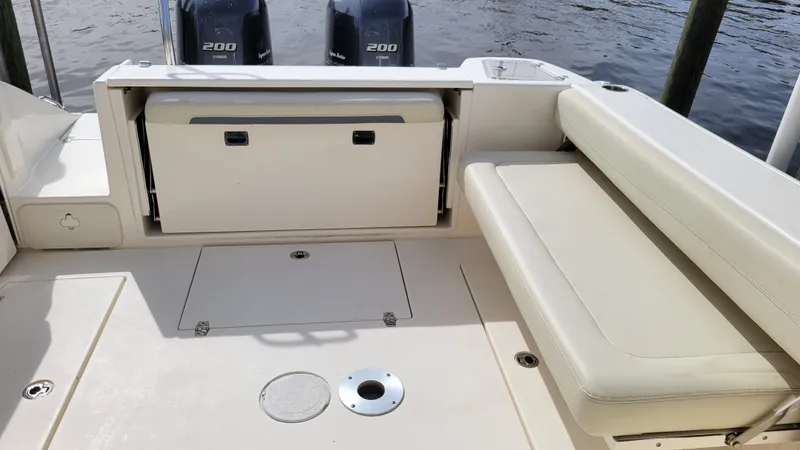  Yacht Photos Pics Starboard / Transom / Port Fold Down Seat Open