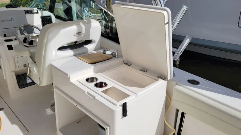  Yacht Photos Pics Mini-Galley Area