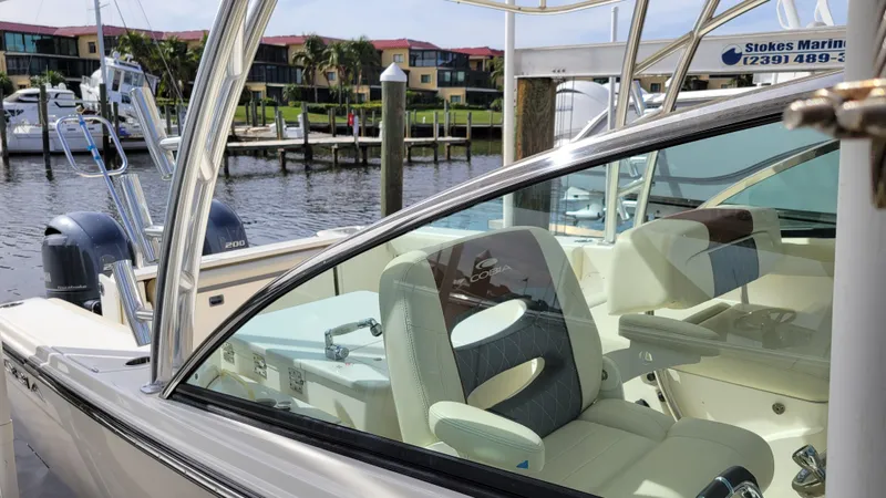  Yacht Photos Pics Helm Side Windscreen