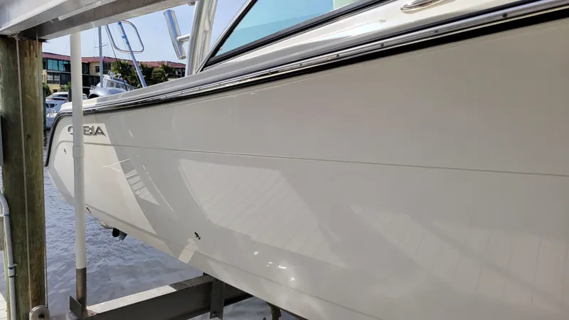  Yacht Photos Pics Mid Point of Stb. Hull