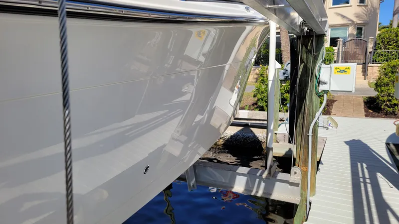  Yacht Photos Pics Bow Area of Stb. Hull