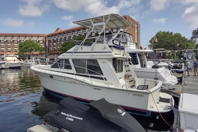 Tollycraft 34 Sport Sedan