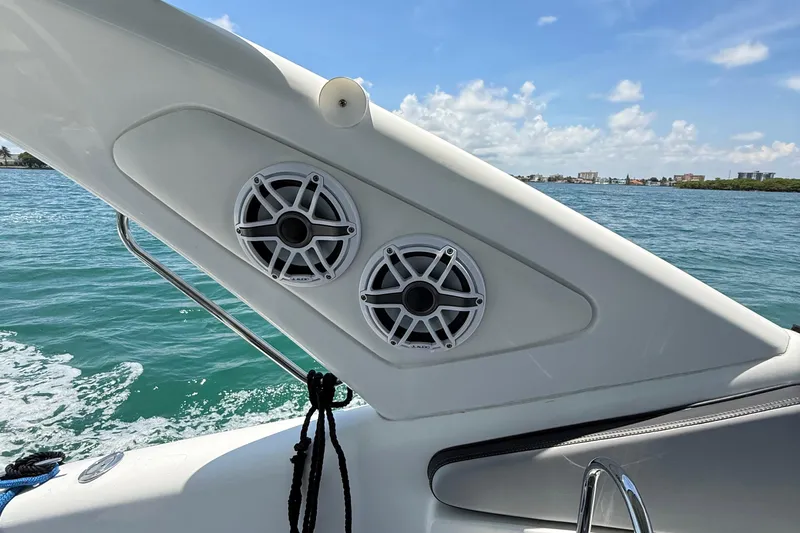  Yacht Photos Pics Schaefer 303 boat speakers, 2021 model, on a sunny day at sea.