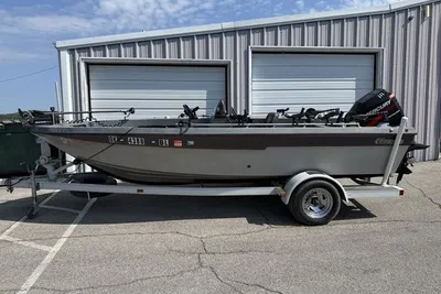 Champion 176 Fish Hunter with 2004 Mercury 115 Four Stroke