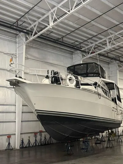 S-dan Yacht Photos Pics 1998 Mainship 47 Exterior Bow