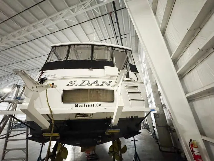 S-dan Yacht Photos Pics 1998 Mainship 47 Stern