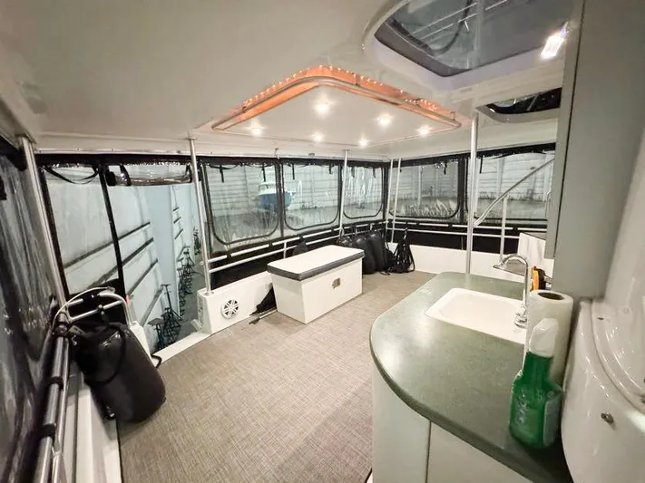 S-dan Yacht Photos Pics 1998 Mainship 47 Aft Deck