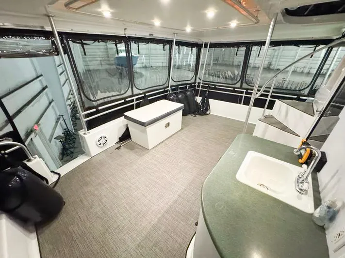 S-dan Yacht Photos Pics 1998 Mainship 47 Aft Deck