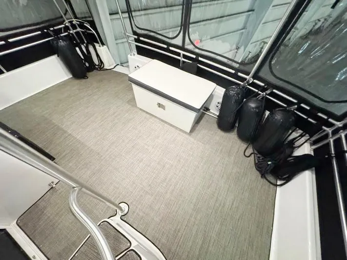 S-dan Yacht Photos Pics 1998 Mainship 47 Aft Deck