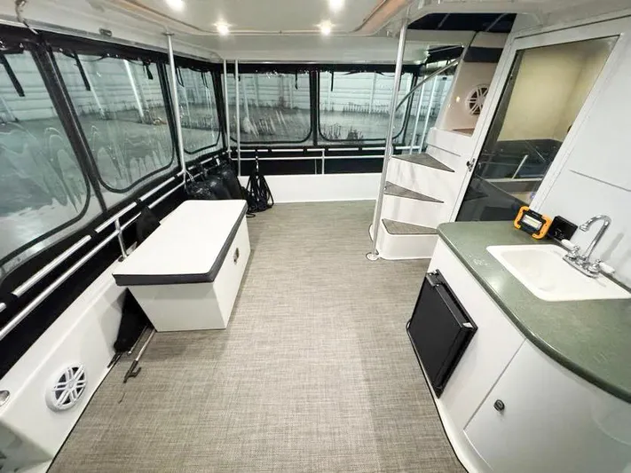 S-dan Yacht Photos Pics 1998 Mainship 47 Aft Deck